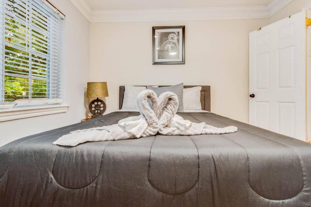 Stunning Atl 5Bdr Home Near Cdc Emory Sleeps 12 Атланта Екстер'єр фото